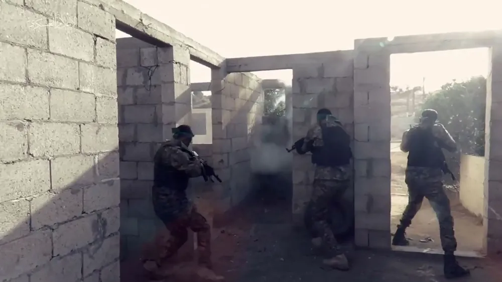 Chiến binh Hamas chiến đấu tại Dải Gaza. Ảnh: CNN 22399475-30c6-4881-b707-da19e1ab925f.jpg