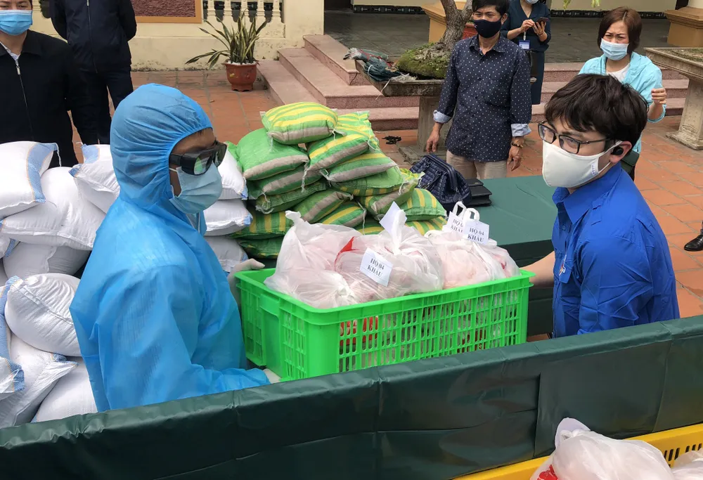 Hải Phòng tiếp tế lương thực, thực phẩm cho dân khu phong tỏa ảnh 4