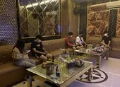 22 người tụ tập hát karaoke bất chấp lệnh cấm ảnh 2 Karaoke vẫn phục vụ khách nước ngoài bất chấp lệnh cấm