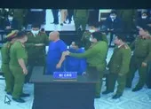 Vợ chồng Đường ‘nhuệ’ ra tòa vụ cưỡng đoạt gần 2,5 tỷ đồng tiền hỏa táng ảnh 2 Bị chạm ‘nọc’, Đường ‘nhuệ’ lớn tiếng gọi luật sư là ‘thằng già’ ngay tại tòa