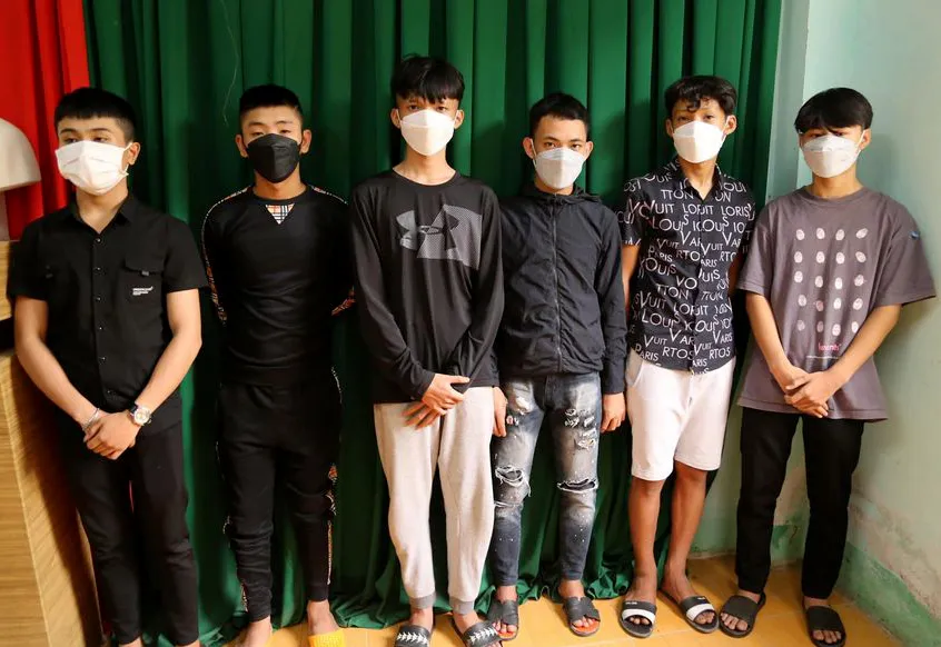 Bắt nhóm thanh thiếu niên chém người vì mâu thuẫn trên Facebook ảnh 1 Bắt nhóm thanh thiếu niên chém người vì mâu thuẫn trên Facebook ảnh 1