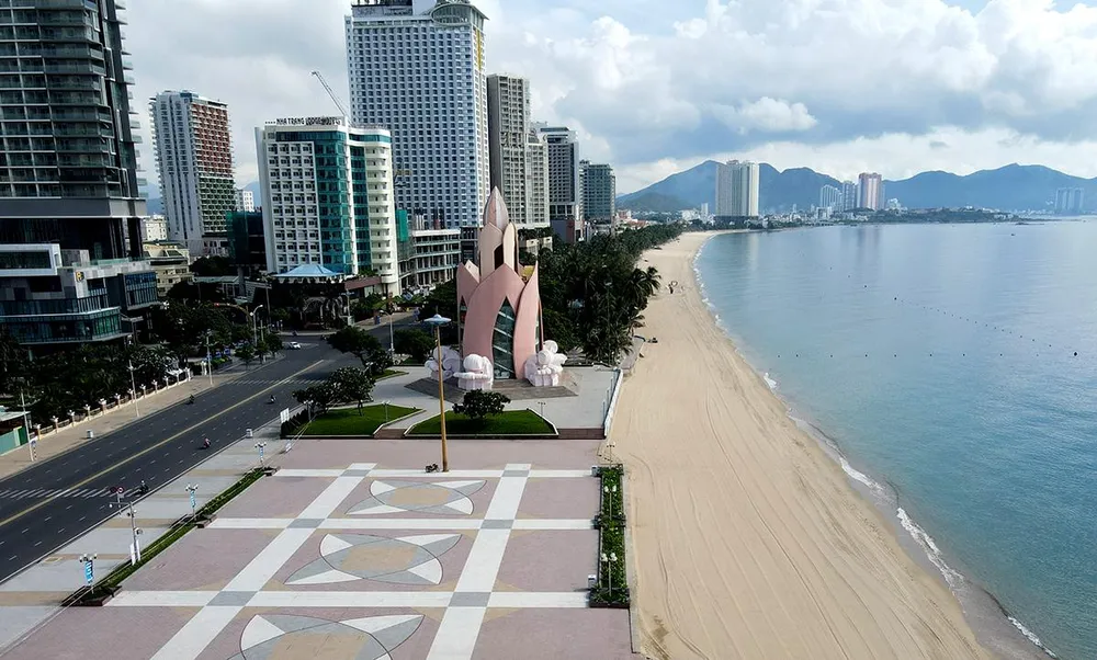 Tháp Trầm Hương nằm bên bờ biển Nha Trang, là công trình kiến trúc biểu tượng của tỉnh Khánh Hòa. Ảnh: L.X.