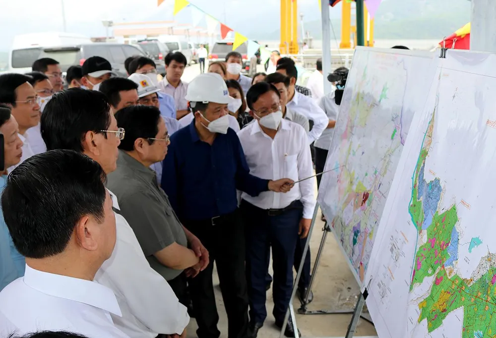 Thủ tướng Phạm Minh Chính đề nghị nghiên cứu sử dụng hiệu quả lòng hồ, mặt hồ thủy lợi Sông Cái. Ảnh: Ng.T