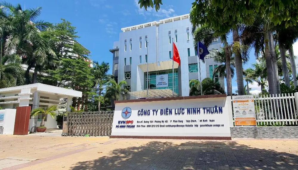 Công ty Điện lực Ninh Thuận vi phạm đấu nối điện mặt trời mái nhà. Ảnh: HUỲNH HẢI.