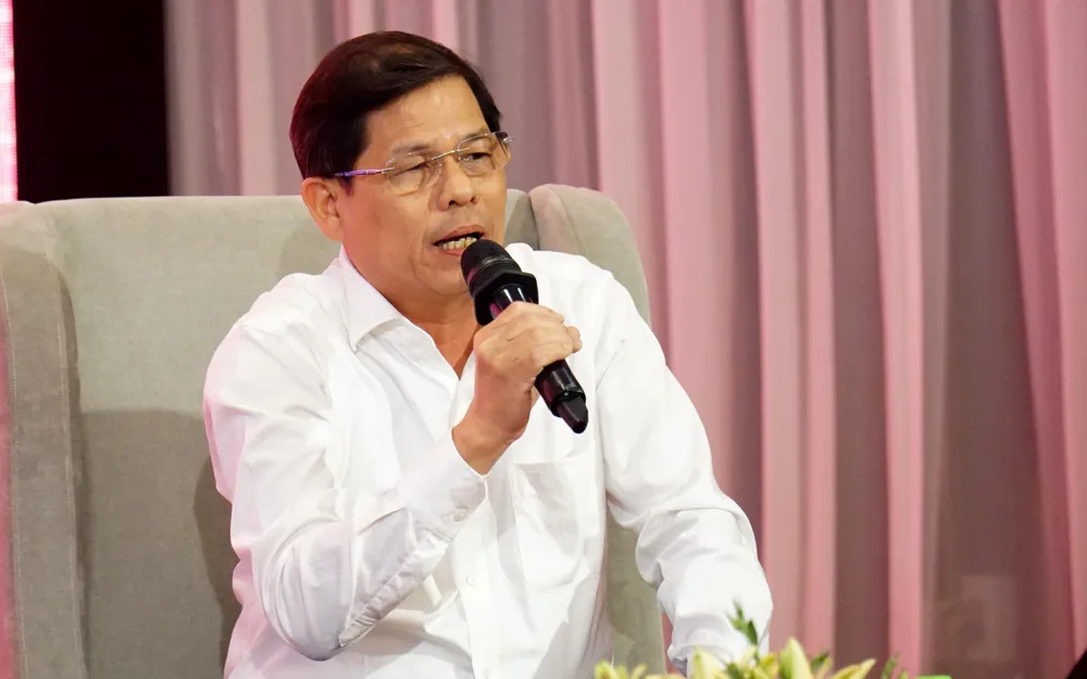 Chủ tịch UBND tỉnh Khánh Hòa Nguyễn Tấn Tuân phát biểu tại tọa đàm. Ảnh: HUỲNH HẢI.