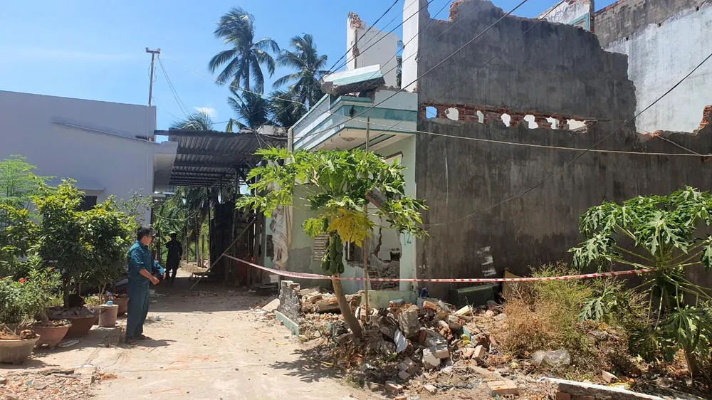 Công an TP Nha Trang đang thụ lý hồ sơ sập tường làm một công nhân tử vong tại Dự án do Công ty Hà Quang làm chủ đầu tư. Ảnh: HUỲNH HẢI
