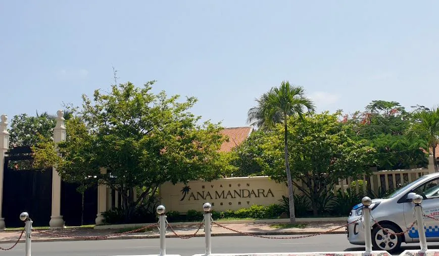 Khánh Hòa yêu cầu khu nghỉ mát Ana Mandara dừng hoạt động và di dời. Ảnh: HH. Khánh Hòa yêu cầu khu nghỉ mát Ana Mandara dừng hoạt động và di dời. Ảnh: HH.