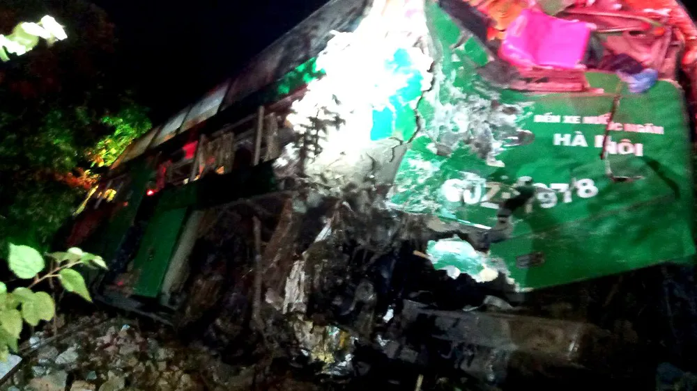 Vụ tai nạn xảy ra vào tối 11-7 tại Khánh Hòa làm ba người tử vong. Ảnh: TT.