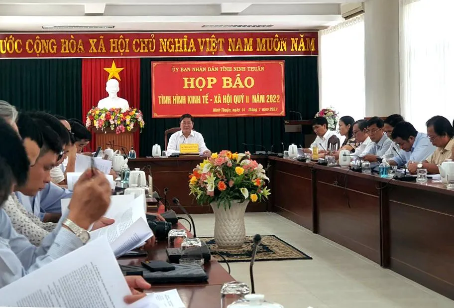 Họp báo định kỳ cung cấp thông tin cho báo chí ở Ninh Thuận. Ảnh: HH.