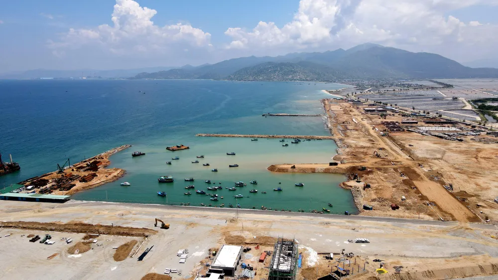 Cảng tổng hợp Cà Ná hướng đến cảng có chức năng trung chuyển quốc tế. Ảnh: HH. Cảng tổng hợp Cà Ná hướng đến cảng có chức năng trung chuyển quốc tế. Ảnh: HH.