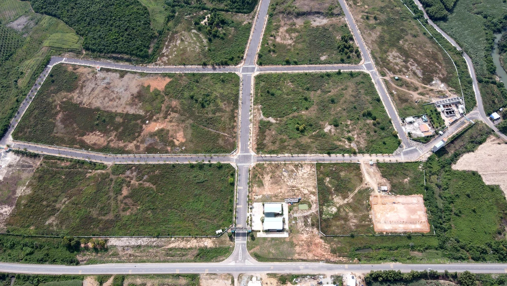 Tháng 10-2020, Công ty Yến sào long trọng tổ chức khánh thành Cụm công nghiệp Sông Cầu. Cụm công nghiệp này kỳ vọng giải quyết việc làm cho người dân huyện miền núi Khánh Vĩnh.