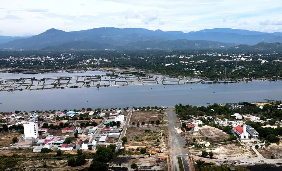 Cam Lâm tạm dừng biến động 2.835 thửa đất. Ảnh: HH. Cam Lâm tạm dừng biến động 2.835 thửa đất. Ảnh: HH.