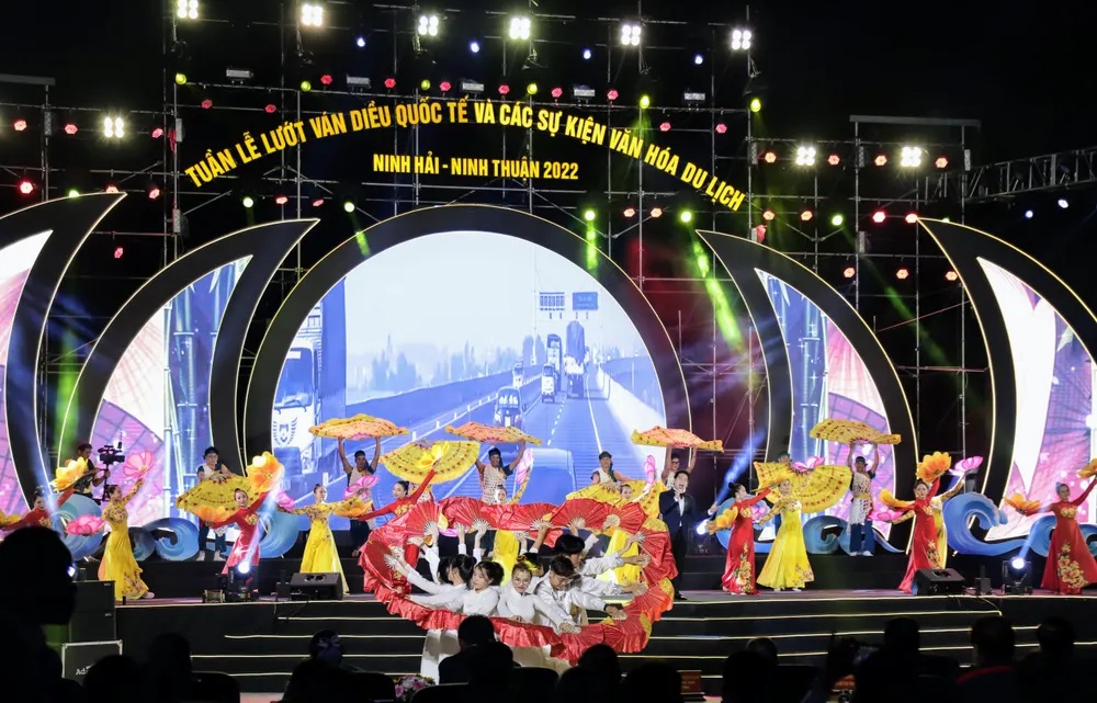 Khai mạc tuần lễ sự kiện du lịch ở Ninh Hải. Ảnh: NÚI XANH Khai mạc tuần lễ sự kiện du lịch ở Ninh Hải. Ảnh: NÚI XANH