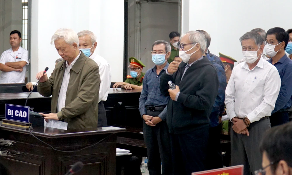 Các bị cáo nói lời sau cùng. Ảnh: HH. Các bị cáo nói lời sau cùng. Ảnh: HH.