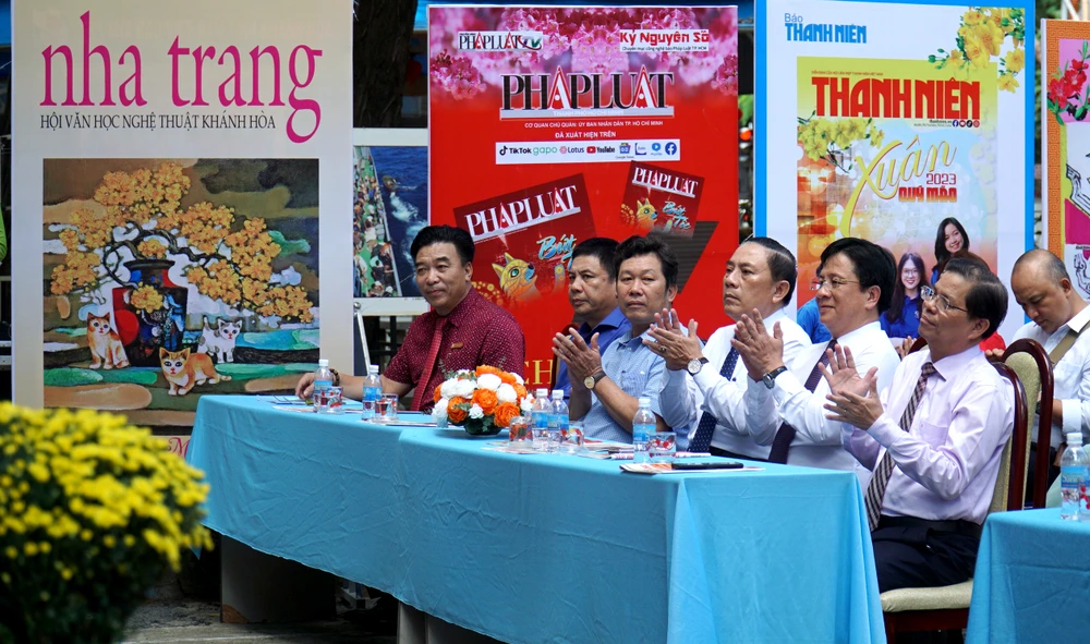 khai mạc hội báo xuân khánh hòa 5