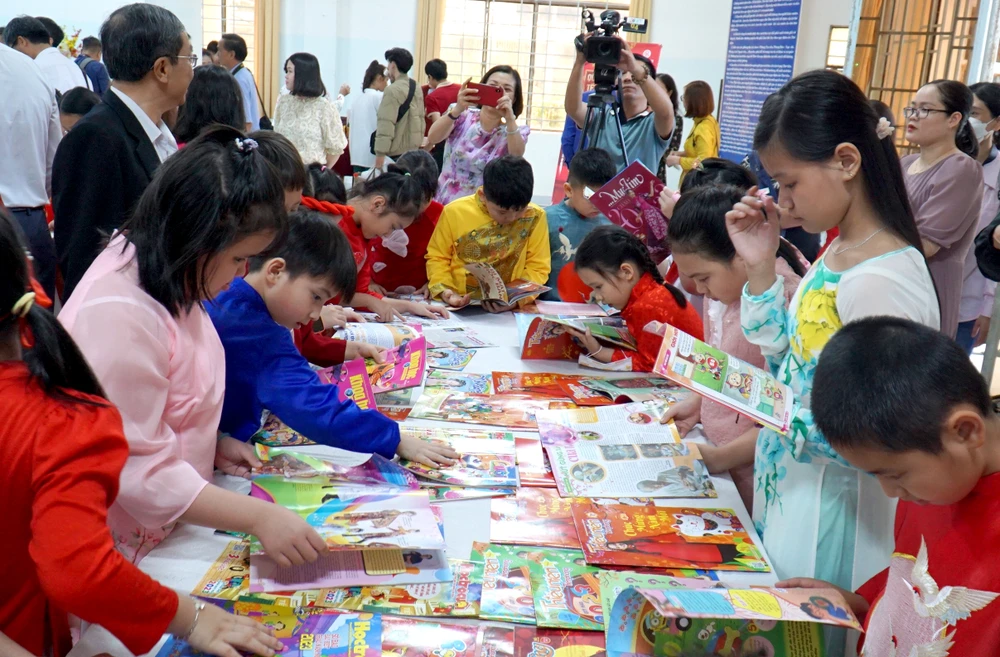 khai mạc hội báo xuân khánh hòa 