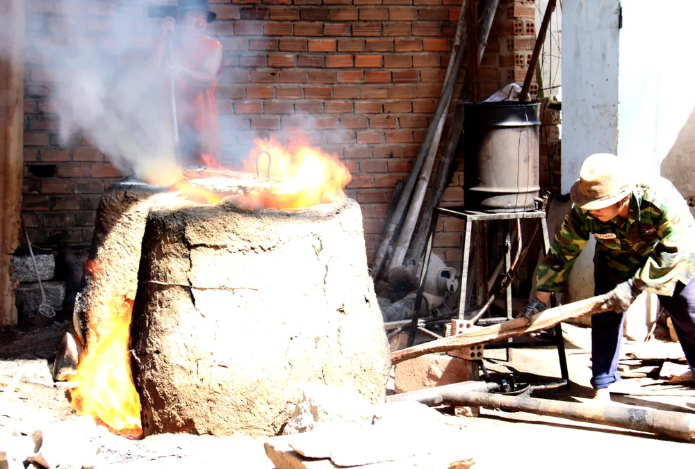 Làng nghề đúc đồng Phú Lộc Tây