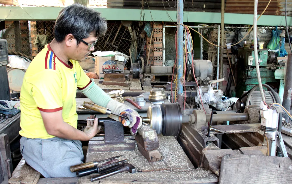 Làng nghề đúc đồng Phú Lộc Tây