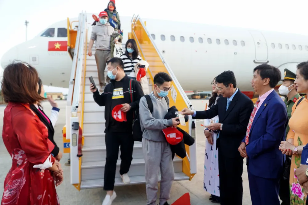Khánh Hòa đón những du khách đầu tiên năm 2023. Ảnh: TQ. Khánh Hòa đón những du khách đầu tiên năm 2023. Ảnh: TQ.