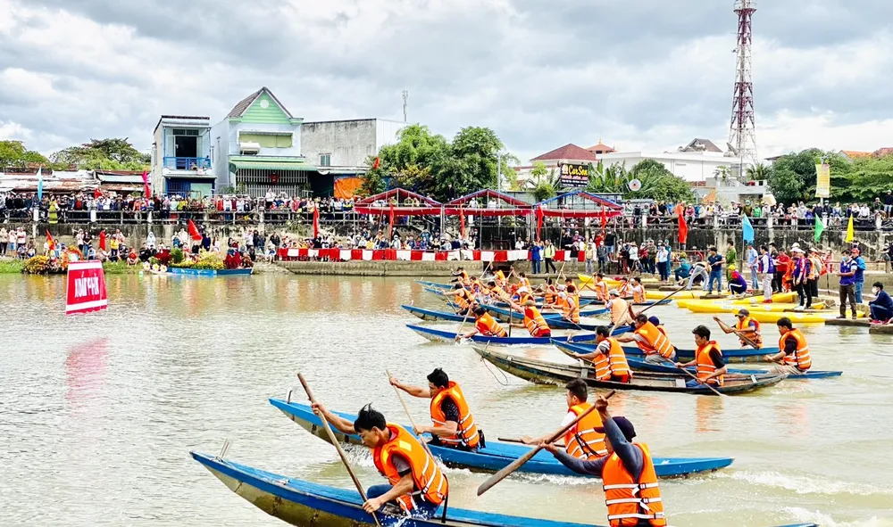 Vận động viên tranh tài ở giải đua. Ảnh: CHU VÂN.