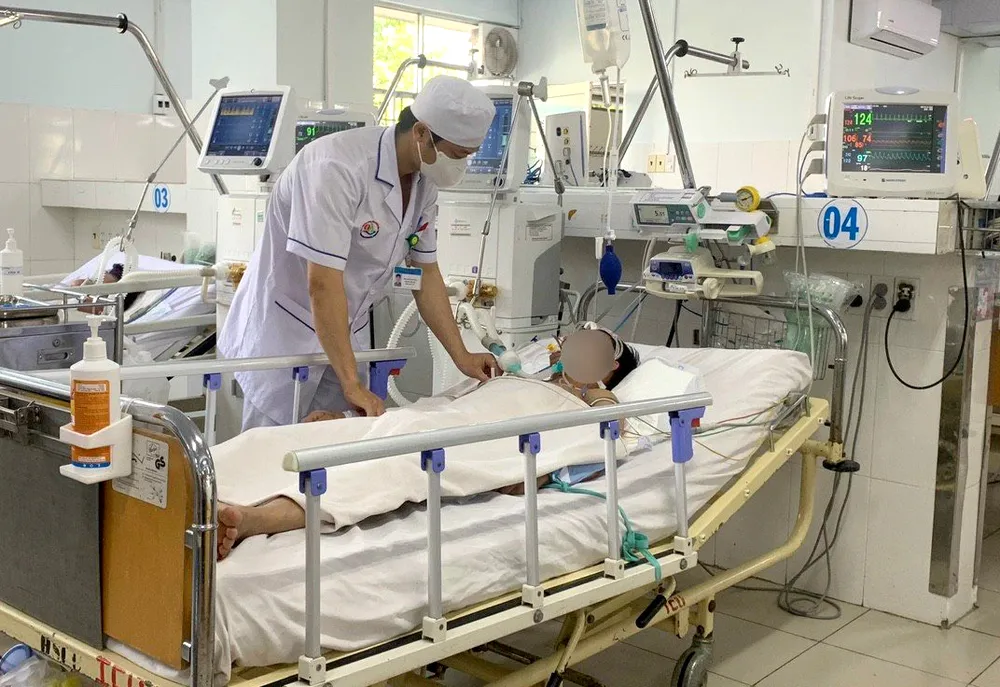 Bệnh nhân ngộ độc đã tỉnh táo, qua cơn nguy kịch. Ảnh: CT. Bệnh nhân ngộ độc đã tỉnh táo, qua cơn nguy kịch. Ảnh: CT.