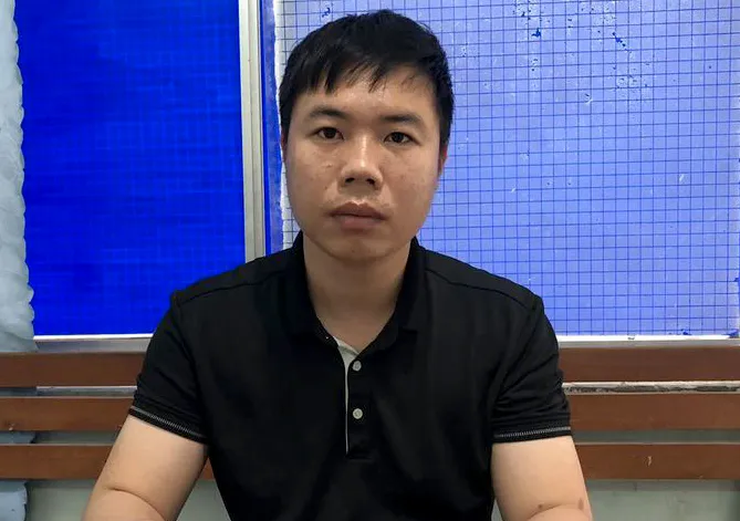 Vũ đang mang 42 iPhone trộm được vào TP.HCM tiêu thụ thì bị bắt. Ảnh: CÔNG AN Trộm 42 iPhone ở Hà Nội mang vào TP.HCM, ngang qua Ninh Thuận thì bị bắt