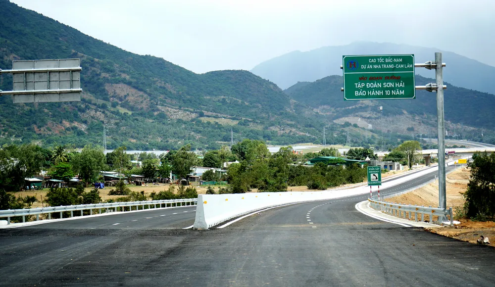 Cục đường bộ Việt Nam kiến nghị điều chỉnh phương án thu phí cao tốc Nha Trang - Cam Lâm. Ảnh: HH