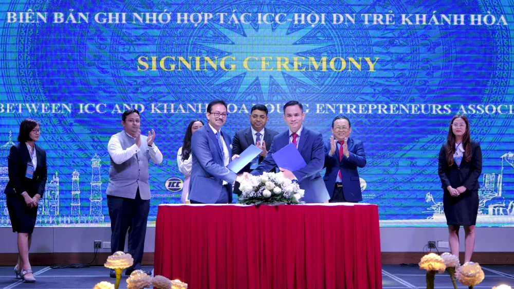 Ký kết ghi nhớ hợp tác giữa Hội doanh nghiệp trẻ với phía Ấn Độ. Ảnh: HH