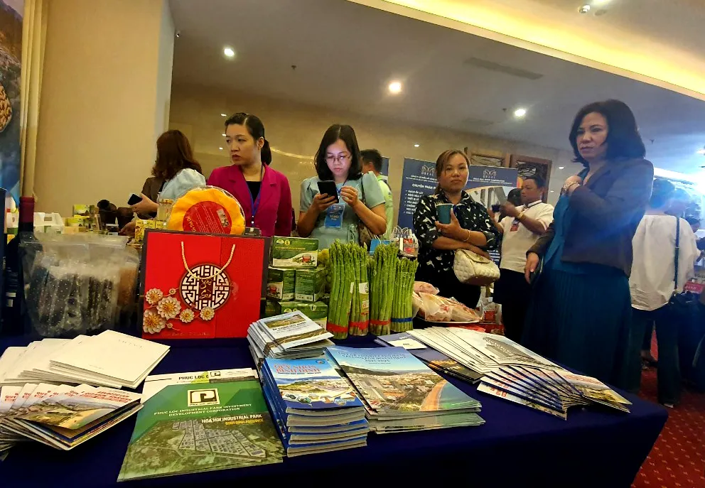 Sản phẩm của tỉnh Ninh Thuận được trưng bày tại hội nghị. Ảnh: HH