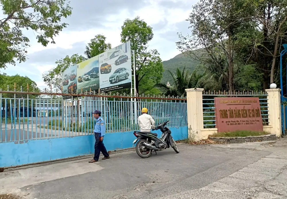 Trung tâm đăng kiểm xe cơ giới Khánh Hòa đóng cửa chiều 2-3. Ảnh: HH Trung tâm đăng kiểm xe cơ giới Khánh Hòa đóng cửa chiều 2-3. Ảnh: HH