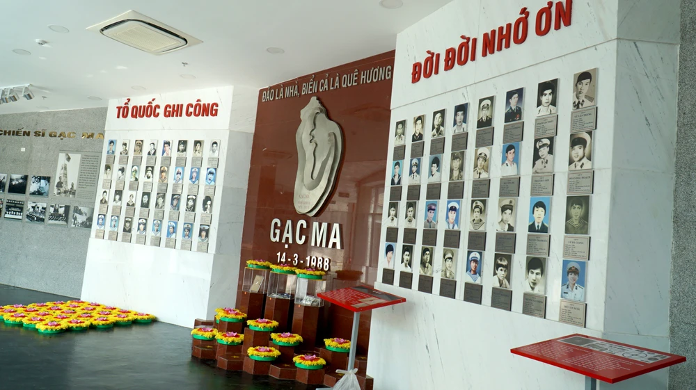 Năm nay, người thân của bốn liệt sĩ Gạc Ma ở Khánh Hòa đều có mặt tại lễ giỗ. Nhiều cựu binh Trường Sa cũng đến dâng hương các đồng đội của mình. Nhiều bạn trẻ ở xa cũng đến dâng hương, tham qua khu tưởng niệm, bày tỏ lòng thành kính, biết ơn các anh hùng liệt sĩ.