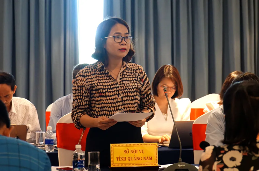 Giám đốc Sở Nội vụ tỉnh Quảng Nam nêu ý kiến tại hội thảo. Ảnh: H.H