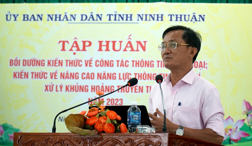 Ông Nguyễn Đức Hiển, Phó Tổng Biên tập báo Pháp Luật TP.HCM chia sẻ tại buổi tập huấn. Ảnh: H.H Ông Nguyễn Đức Hiển, Phó Tổng Biên tập báo Pháp Luật TP.HCM chia sẻ tại buổi tập huấn