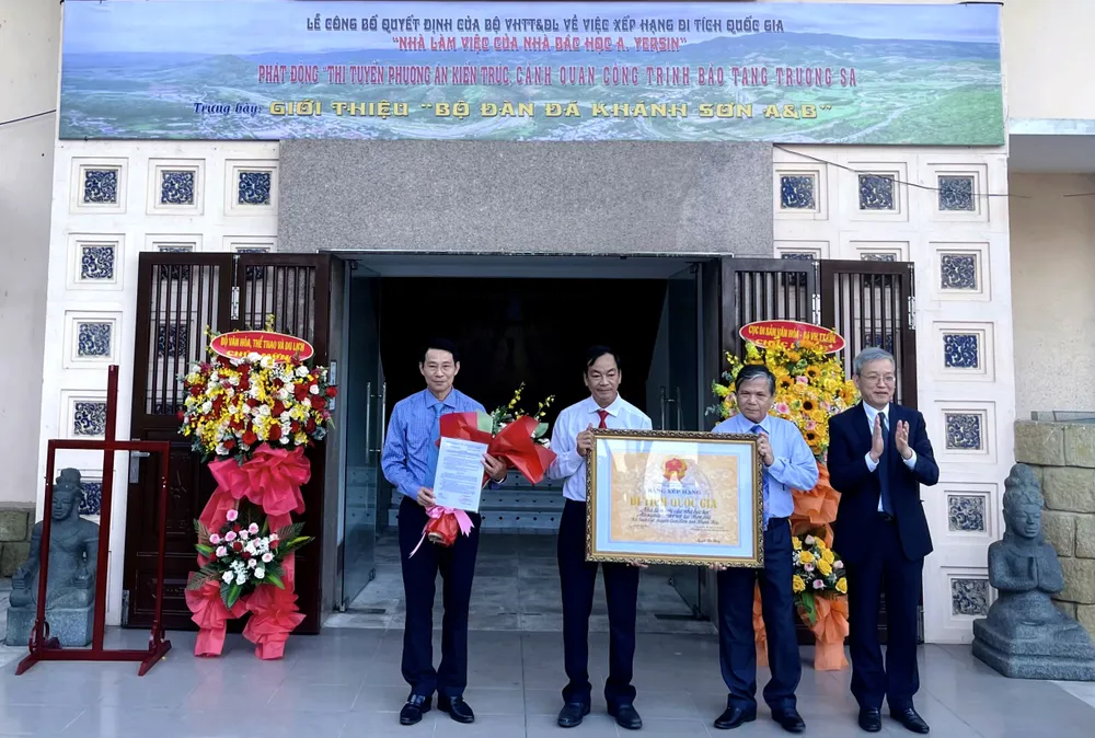 Khánh Hòa trưng bày hai bộ đàn đá Khánh Sơn ảnh 1