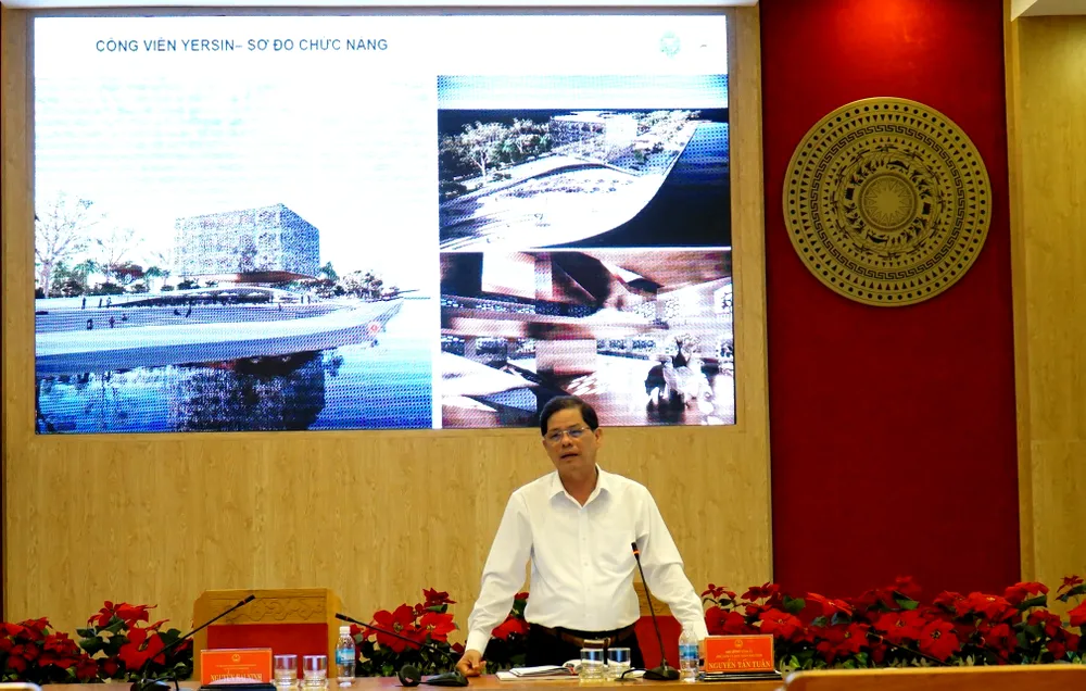 Ông Nguyễn Tấn Tuân đề nghị khẩn trương hoàn thiện đồ án thiết kế. Ảnh: H.H