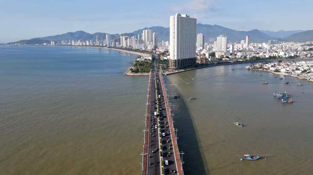 Bờ biển Nha Trang sẽ trở thành dải công viên, trung tâm giải trí, dịch vụ phục vụ cộng đồng. Ảnh: H.H