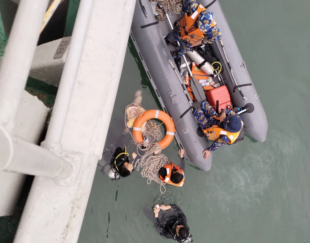 Lữ đoàn Đặc công 126 tiếp tục công tác tìm kiếm cứu nạn. Ảnh: H.Q