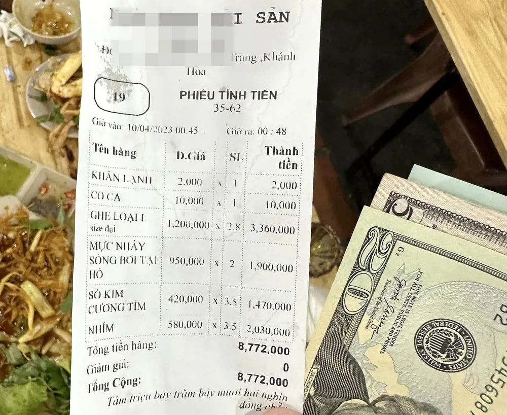 Hóa đơn ba khách Trung Quốc ăn hết 11,8 kg hải sản. Ảnh: L.V.S