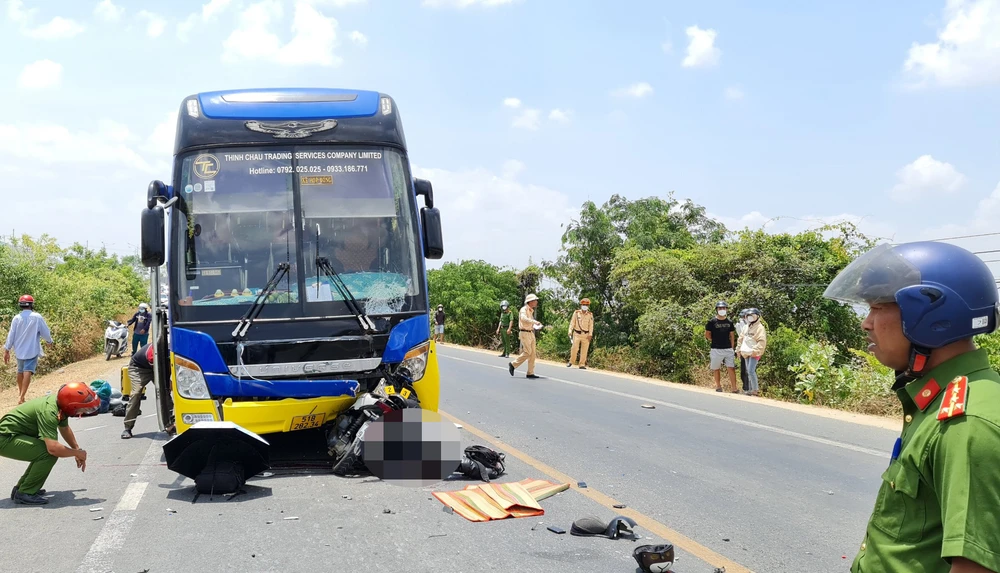 Vụ tai nạn làm người phụ nữ tử vong tại chỗ. Ảnh: Đ.K