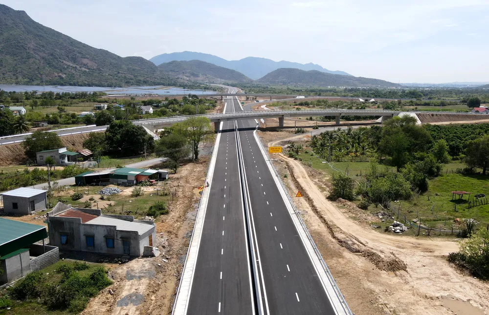 Ngày 12-5, Bộ GTVT đã ban hành kế hoạch tổ chức Lễ khánh thành dự án xây dựng công trình đường bộ cao tốc Bắc - Nam phía Đông giai đoạn 2017 - 2020 đoạn Nha Trang - Cam Lâm và Vĩnh Hảo - Phan Thiết vào ngày 19-5.