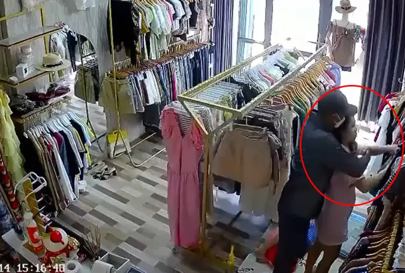 Linh khống chế chị H. để cướp tài sản