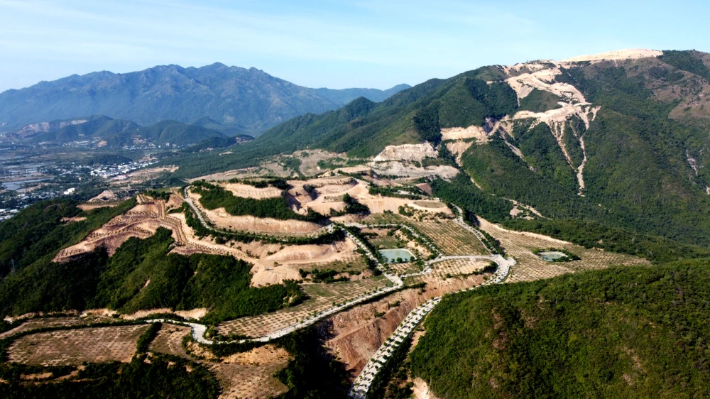 Khánh Hòa tổng rà soát các dự án trên núi Chín Khúc. Ảnh: T.N