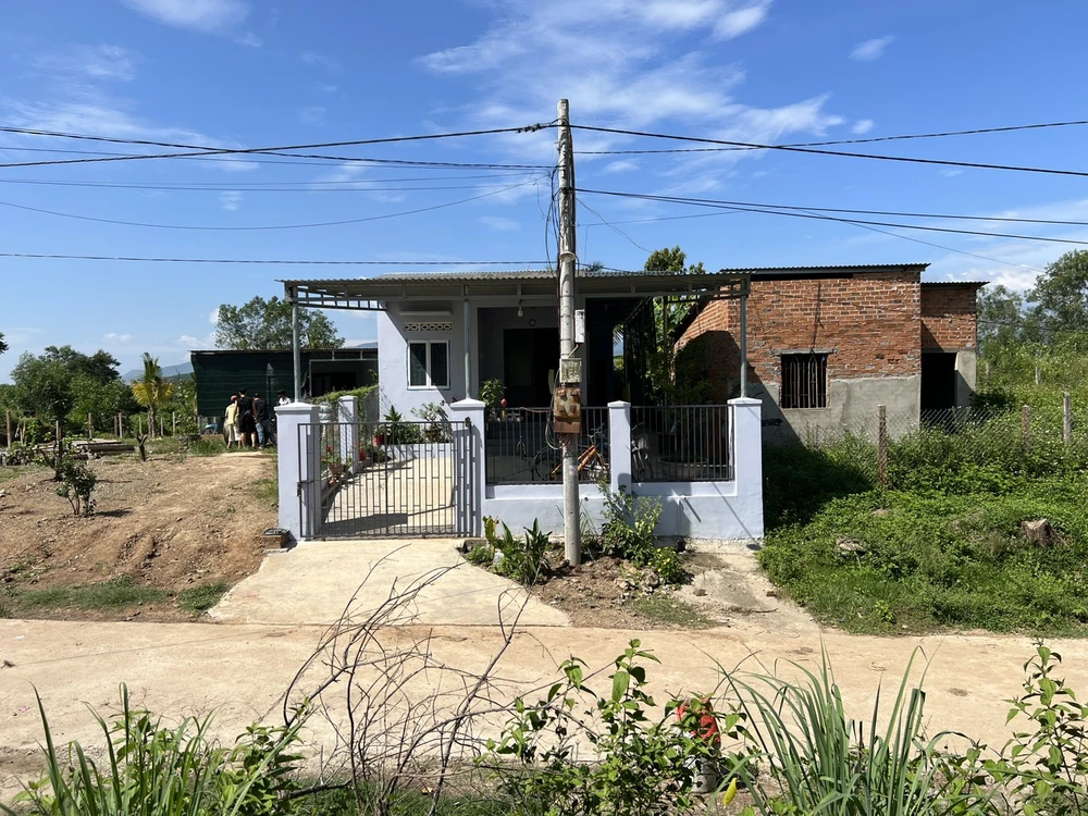 Vụ án mạng nghiêm trọng xảy ra trong căn nhà cấp 4 thôn Xuân Đông. Ảnh: T.V Vụ án mạng nghiêm trọng xảy ra trong căn nhà cấp 4 thôn Xuân Đông. Ảnh: T.V