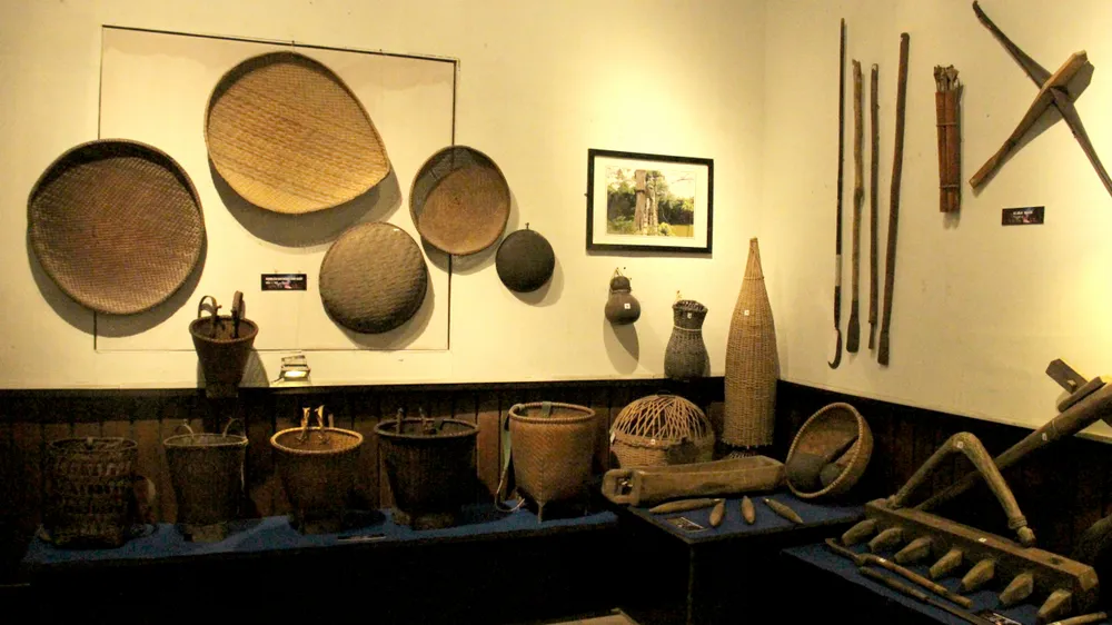 Chủ đề của triễn lãm là&quot; “nông nghiệp - săn bắt, đánh cá”, “kiến trúc nhà ở”, “nghề thủ công truyền thống”, “âm nhạc, cồng chiêng”, “nghi lễ, lễ hội trong đời sống văn hóa các dân tộc”.