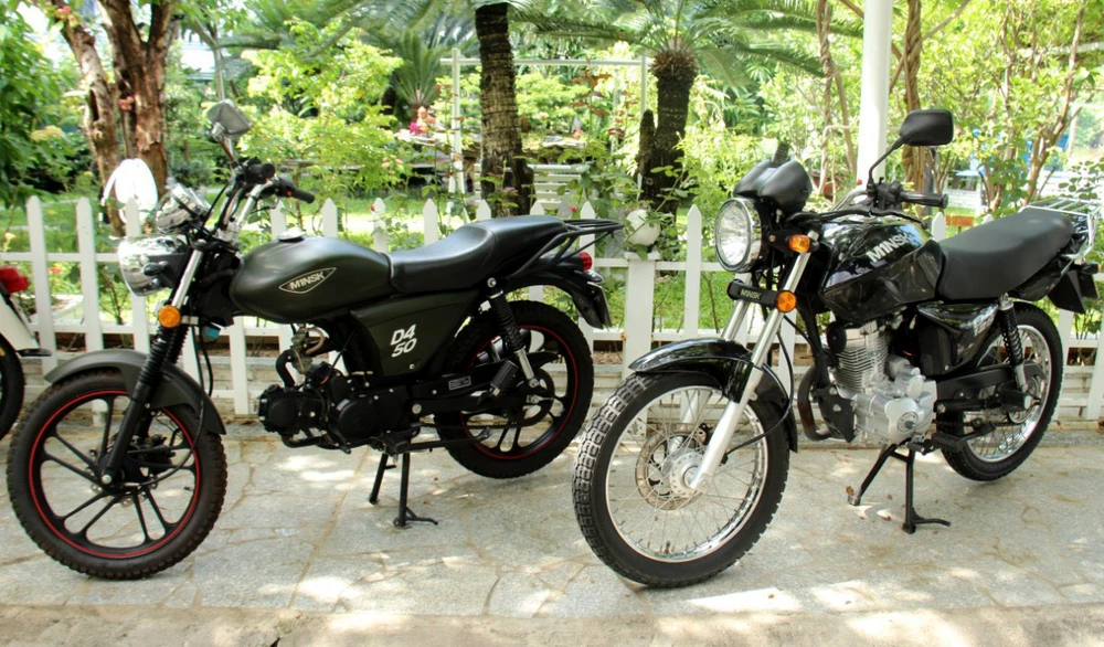 Hai chiếc xe MinsK D4-50 và D4-125 là mẫu xe rất phổ biến những thập niên 80-90 thế kỷ trước tại các nước châu Âu. Dòng xe này được những người có tính cách mạnh mẽ, phóng khoáng và thích phiêu lưu ưa chuộng.