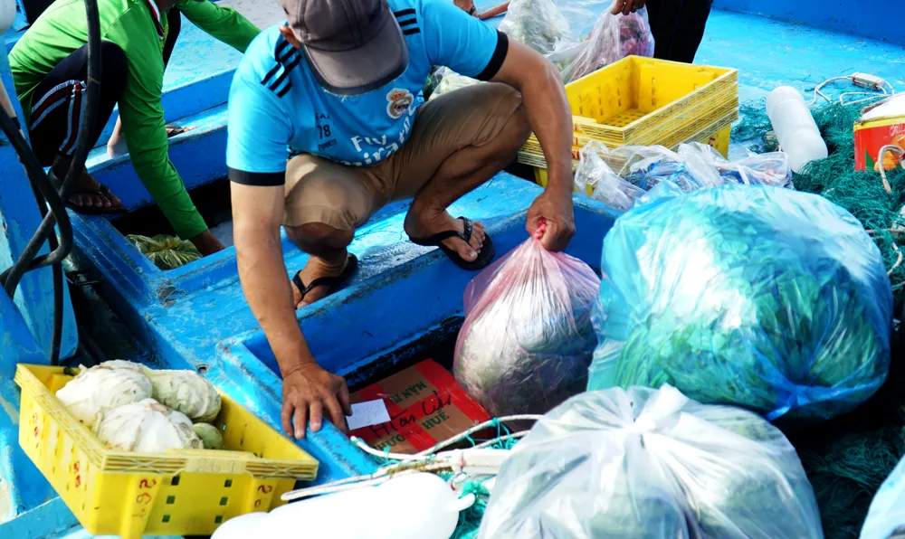 Sau dịch COVID-19, giá dầu liên tục tăng khiến chi phí mỗi chuyến đi biển tăng cao. Chủ tàu cũng khó kiếm được bạn thuyền do phần chia sau mỗi chuyến biển ít đi.