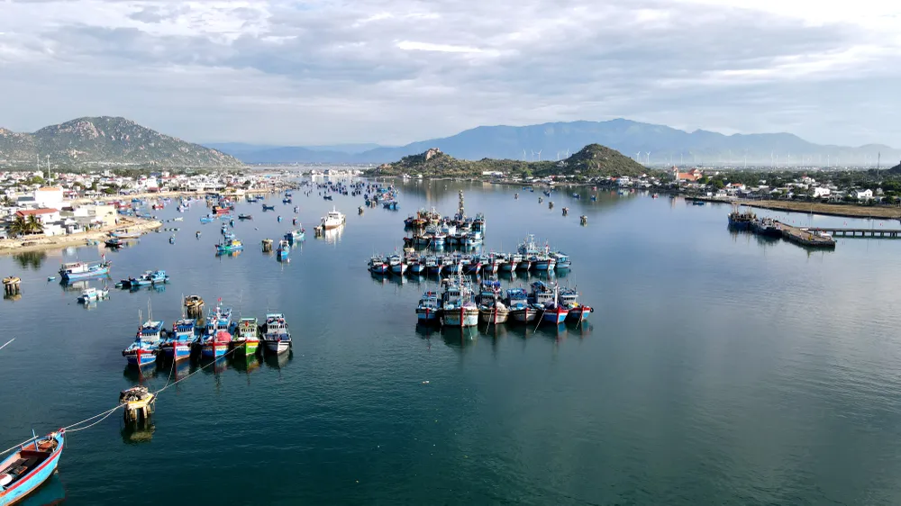 Ninh Thuận là tỉnh thuộc vùng Duyên hải Nam Trung bộ. Đây là một trong 28 tỉnh, thành ven biển cả nước có bờ biển dài hơn 105 km và vùng lãnh hải hơn 18.000 km2.