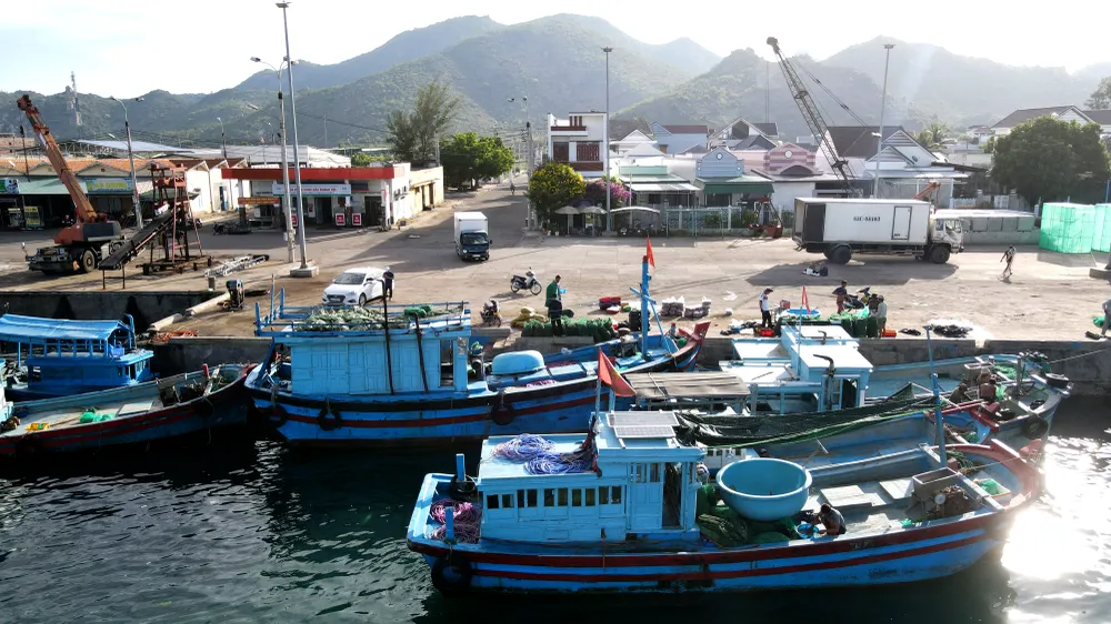 Biển Ninh Thuận có đặc trưng riêng biệt là một trong 18 vùng nước trồi của thế giới và là một trong những ngư trường trọng điểm của cả nước. Ninh Thuận có bốn cảng cá gồm Đông Hải, Cà Ná, Ninh Chữ và Mỹ Tân.