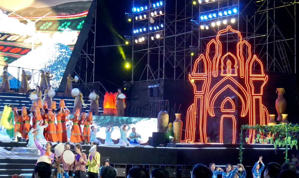 Chương trình nghệ thuật đặc sắc tại lễ khai mạc Lễ hội Nho và Vang Ninh Thuận năm 2023. Ảnh: H.H Chương trình nghệ thuật đặc sắc tại lễ khai mạc Lễ hội Nho và Vang Ninh Thuận năm 2023. Ảnh: H.H