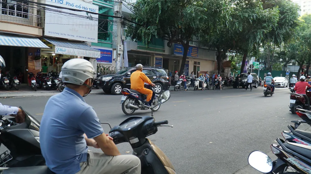 Hỗ trợ thí sinh ở Khánh Hòa bị tai nạn vào phòng thi ảnh 4